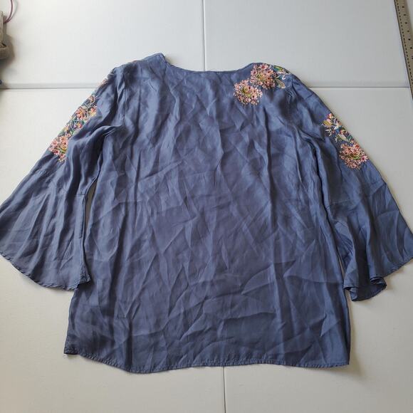 Sundance Shirt Womens Medium Blue Embroidered Floral Boho Bell Sleeve Top Art - Picture 3 of 8